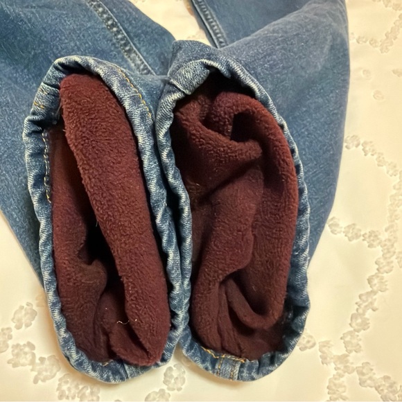 Blue Mountain Women's size 6 Fleece Lined Med Wash Straight Leg Jeans - Picture 9 of 11